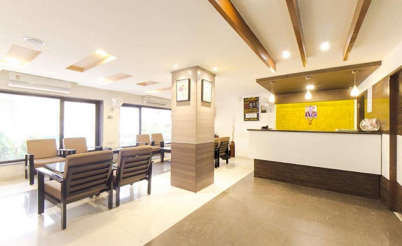 Hotel Savshanti Towers Vadodara Exterior foto