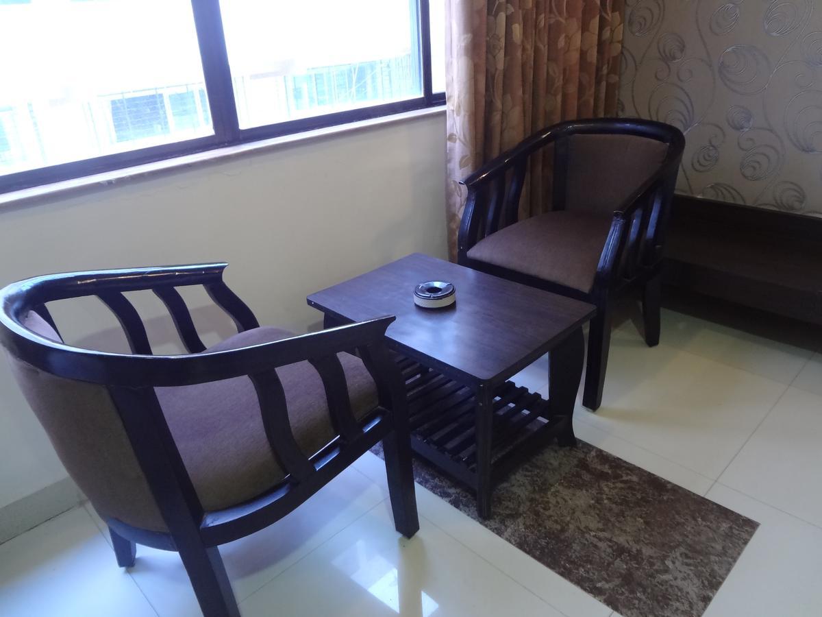 Hotel Savshanti Towers Vadodara Exterior foto