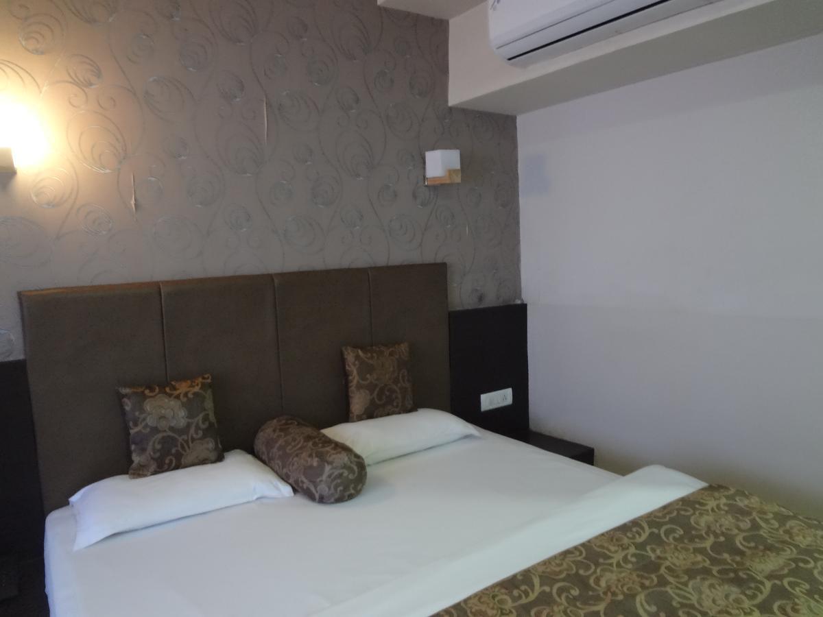 Hotel Savshanti Towers Vadodara Exterior foto