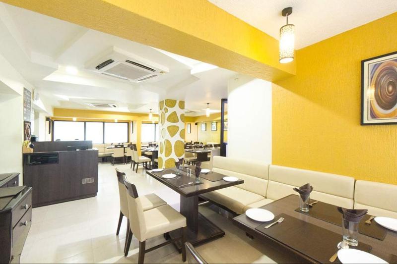Hotel Savshanti Towers Vadodara Exterior foto
