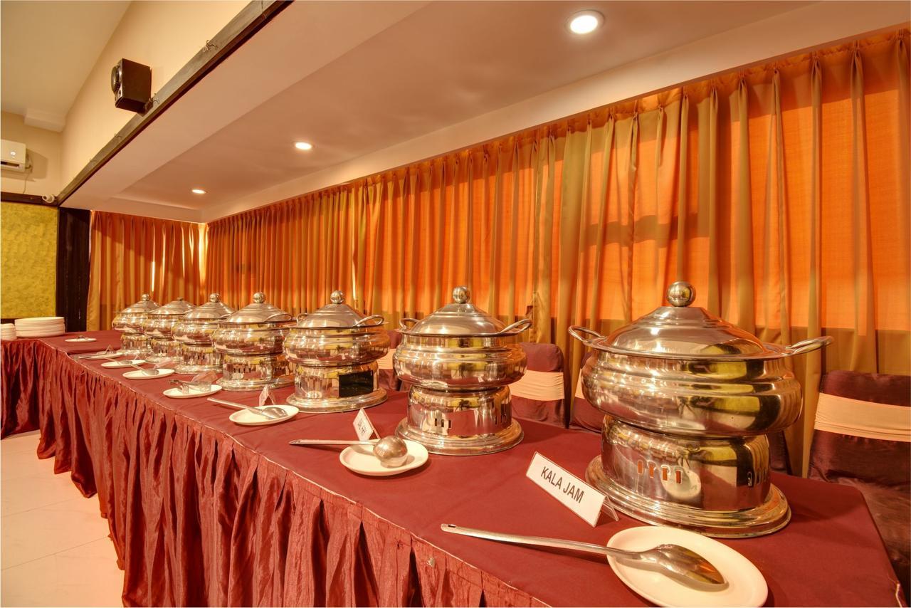 Hotel Savshanti Towers Vadodara Exterior foto