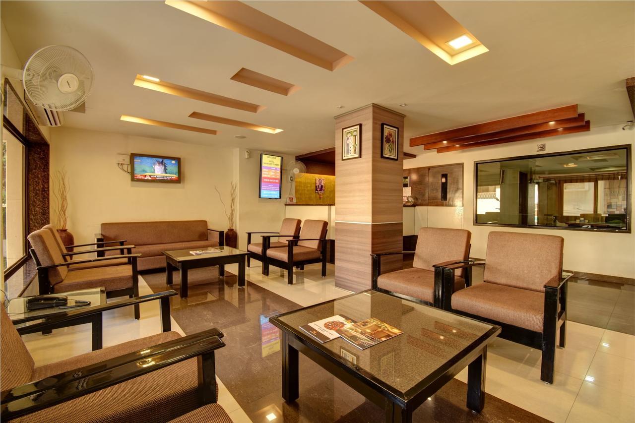 Hotel Savshanti Towers Vadodara Exterior foto